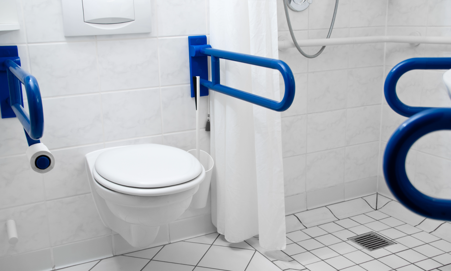 Barrierefreie Badgestaltung mit bodengleicher Dusche in Heilbronn